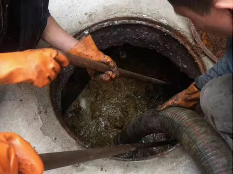 图们清理化粪池时如何避免沼气的危害?